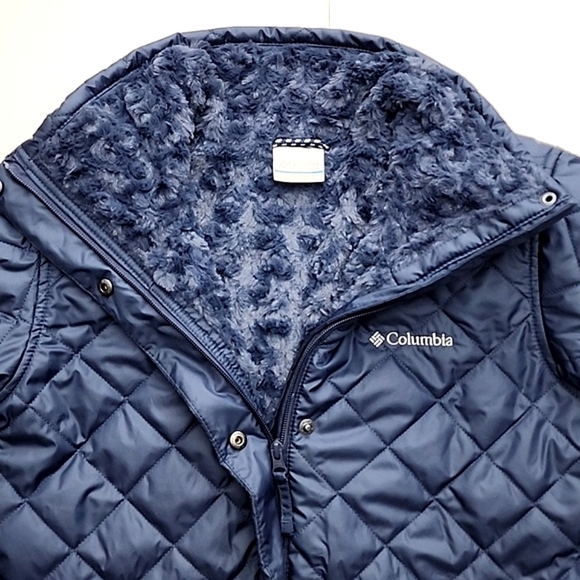 Columbia Women's Quilted  Water Resistant Navy Blue Jacket Faux Fur Sz Small - Picture 11 of 16